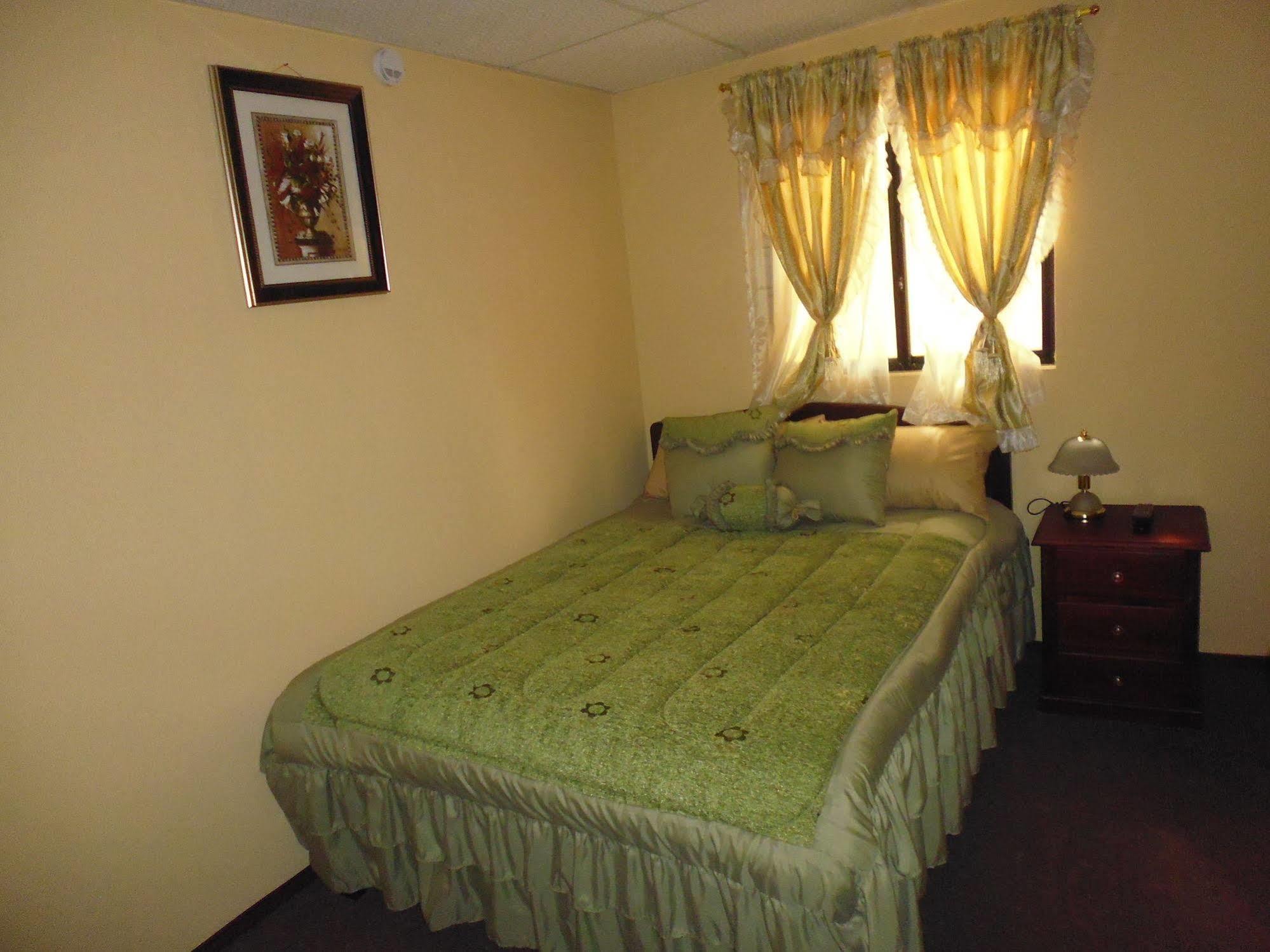 Hotel Residencial El Viajero Tababela Ngoại thất bức ảnh